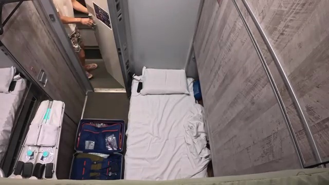바다를 건너는 일등석 슬리핑 기차 여정: 경험과 테크놀로지의 조화