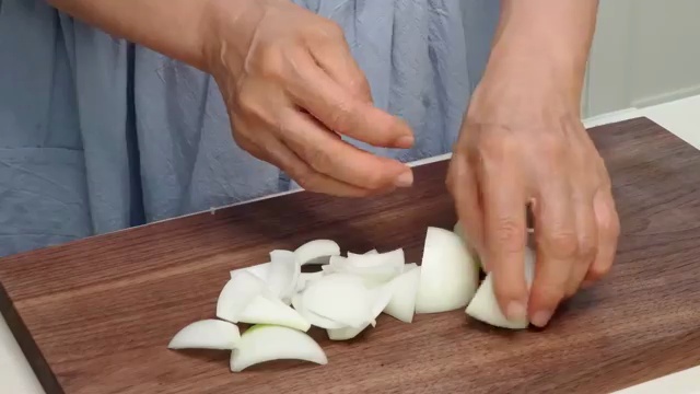 오이 장아찌 비법 공개! 집에서 쉽게 만드는 건조 오이 장아찌 레시피🥒 - 장면 2