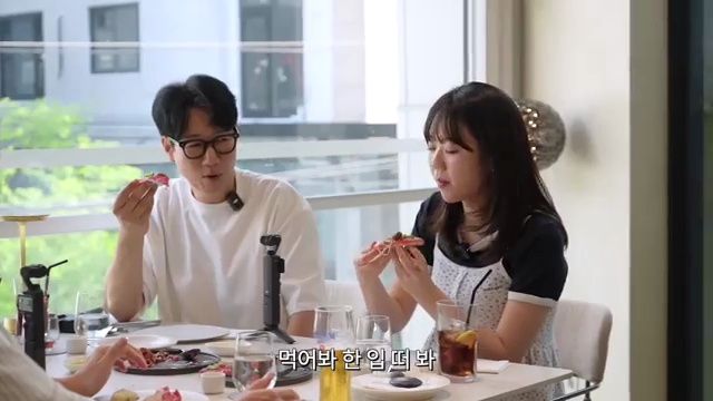 송지효와 런닝맨 멤버들의 깜짝 뒤풀이! 지편한세상 에피소드 대공개🎉 - 장면 2