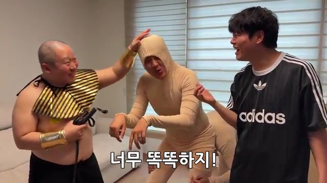 친구 집을 고대 이집트로 변신시킨 초대박 프로젝트! 😂🏺 - 장면 2