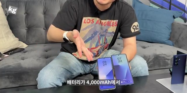 2023 최신 갤럭시 폴드7과 플립7, 워치8 시리즈 체험기 🌟 - 장면 2