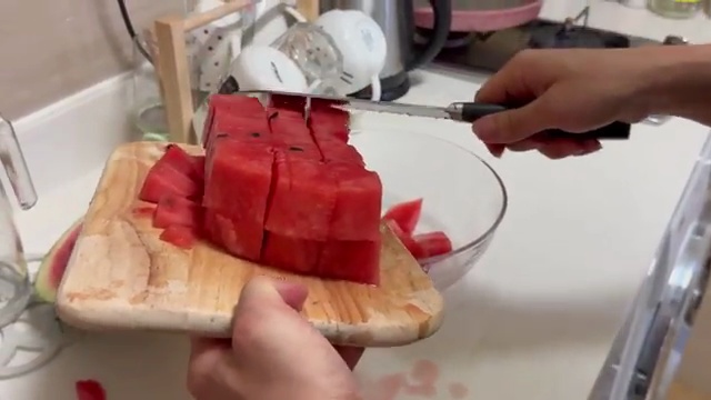 러시아 처형이 맛본 한국의 여름 별미, 수박화채! 🍉 한-러 국제커플의 달콤한 경험 - 장면 2