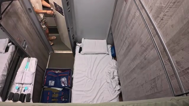 기차와 바다의 만남! 일등석 슬리핑 기차가 배에 실리다