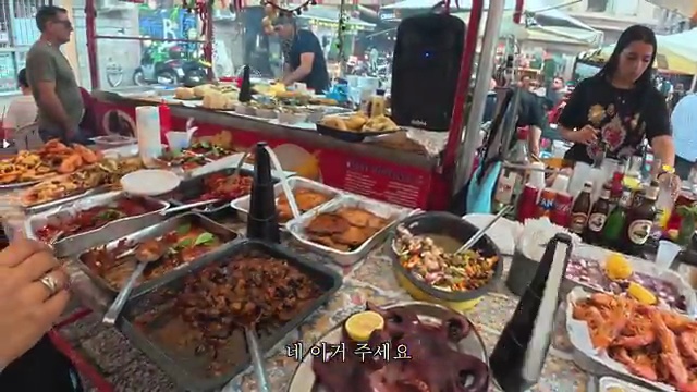 기차와 바다의 만남! 일등석 슬리핑 기차가 배에 실리다 - 장면 3