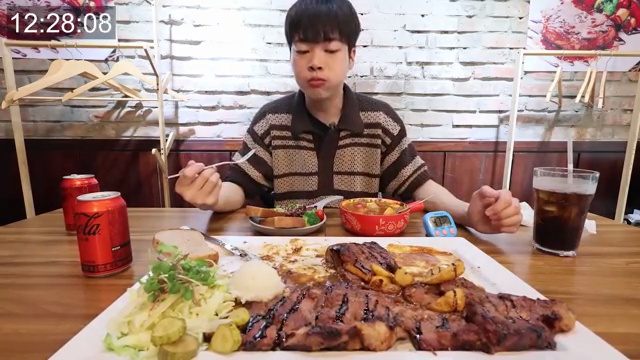 60분 도전! 성공률 0%의 역대급 스테이크 먹방 대결 - 장면 2