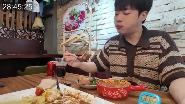 60분 도전! 성공률 0%의 역대급 스테이크 먹방 대결 - 장면 3