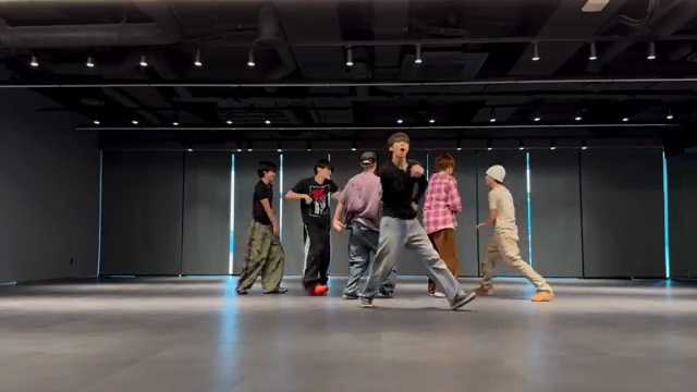 NCT WISH '내 얘길 들어봐': Practice Room에서 펼쳐진 열정의 순간! - 장면 3