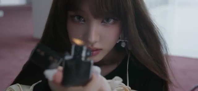 IVE의 새로운 화제작! 'Secret, Cupid' 트레일러 분석 및 팬들의 반응 - 장면 1