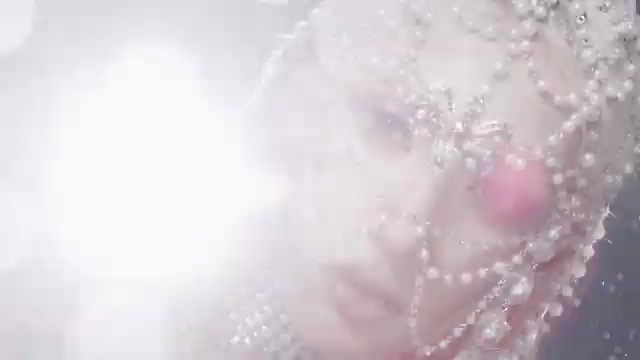 ‘CLOSER’로 돌아온 전소미: 신곡 리뷰 및 탐구 🌟 - 장면 2