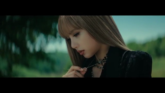 LISA와 Kentaro Sakaguchi의 마법 같은 만남: 숏필름 ‘DREAM’의 꿈같은 여정🌟 - 장면 1