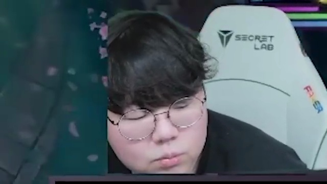 2025 LCK 대격돌, HLE vs T1 하이라이트: 울프 이재완의 분석! - 장면 3