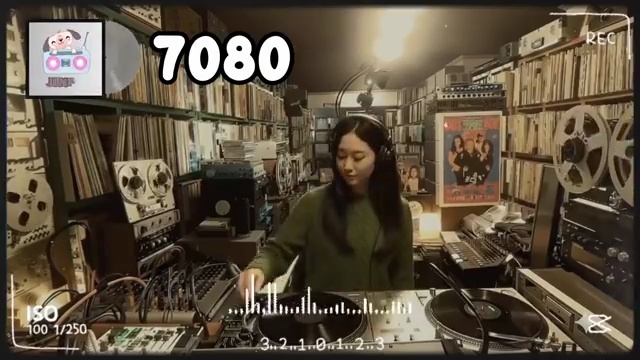 7080 가을 음악다방: 낭만적인 가을 저녁을 위한 커피 음악 컬렉션🍂 - 장면 1