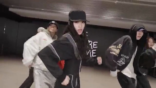 더블랙레이블의 스포트라이트, ALLDAY PROJECT의 'ONE MORE TIME' 춤 연습 영상! - 장면 3