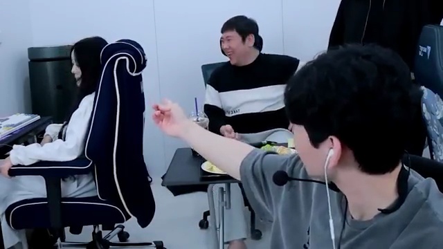 김민교팀의 새 출발, 이번엔 집에서! 리그오브레전드 합숙 훈련의 모든 것🎮 - 장면 1